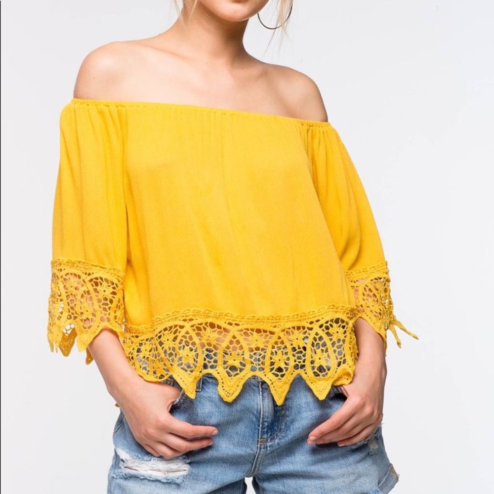 Never worn ✨ crochet off the shoulder top